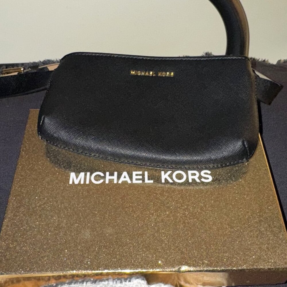 NEW MICHAEL KORS Leather Logo Belt Bag Black NWOT Logo Charm Size Small / Med